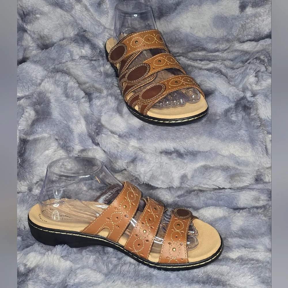 NWOB Clarks Leisa Cacti Q Triple Strap Slide Sandals Brown Multi Size‎ 8.5